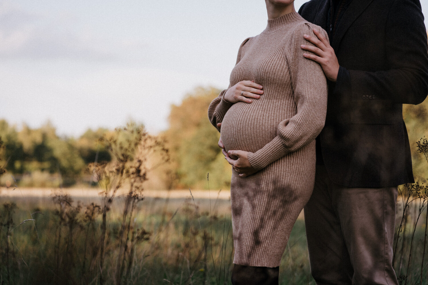 Babybauchshooting im goldenen Herbst