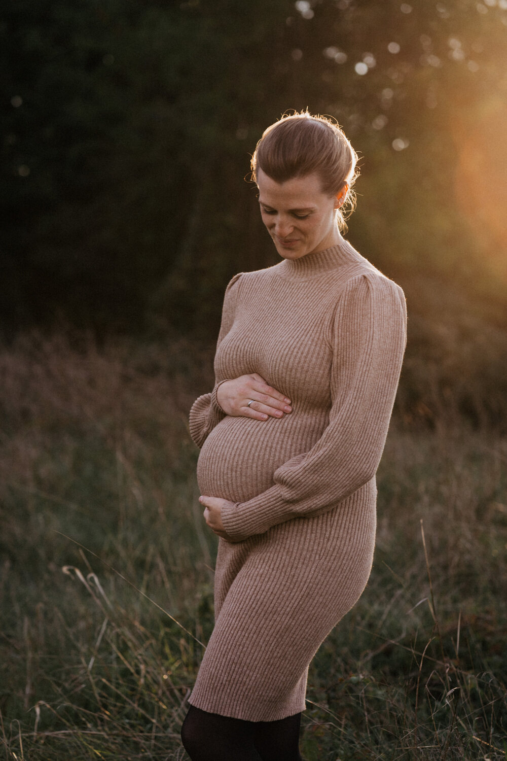 Babybauchshooting im goldenen Herbst
